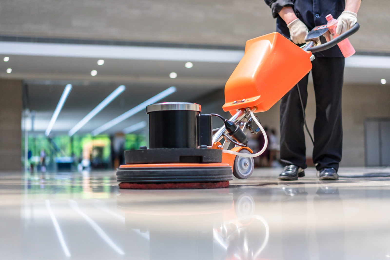 cleaning-floor-with-machine-rhoni-group